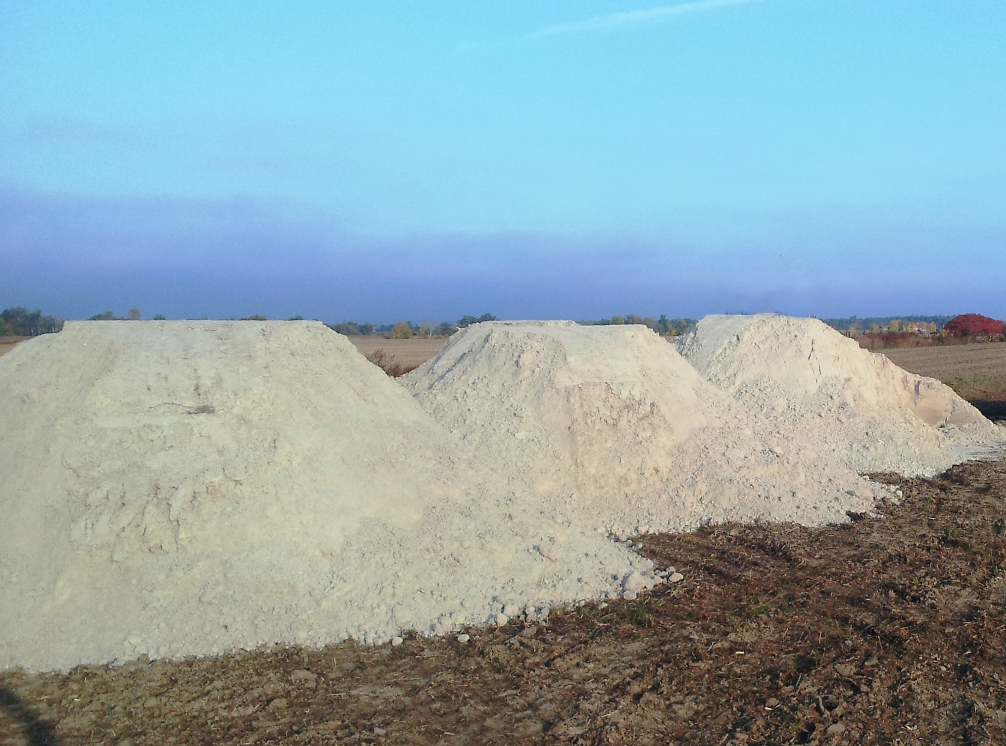 Can lime and fertilizer be applied at the same time Agricultural Lime Spread X